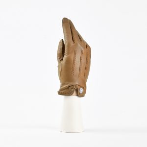 Woman gloves in leather with gold button on the lined cashmere opening
